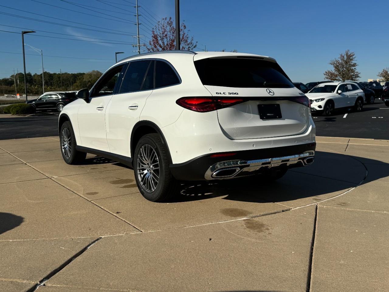 Mercedes-Benz GLC Vehicle Full-screen Gallery Image 3