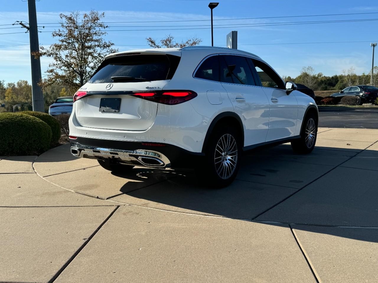 Mercedes-Benz GLC Vehicle Full-screen Gallery Image 4