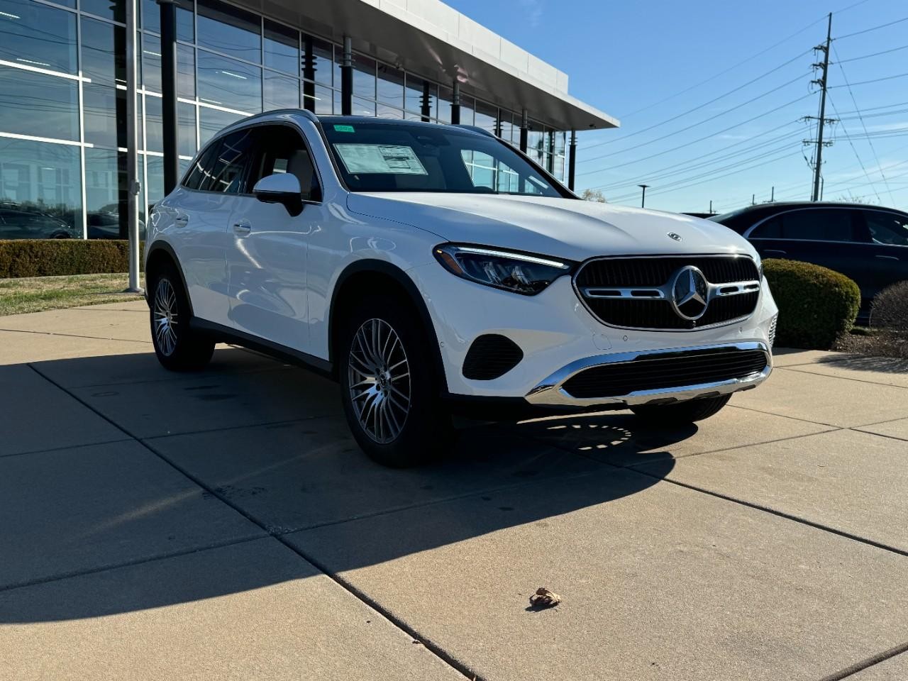 Mercedes-Benz GLC Vehicle Full-screen Gallery Image 6