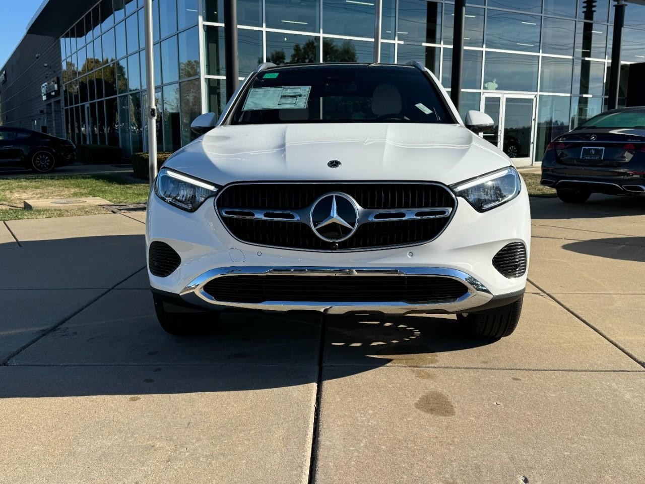 Mercedes-Benz GLC Vehicle Full-screen Gallery Image 7