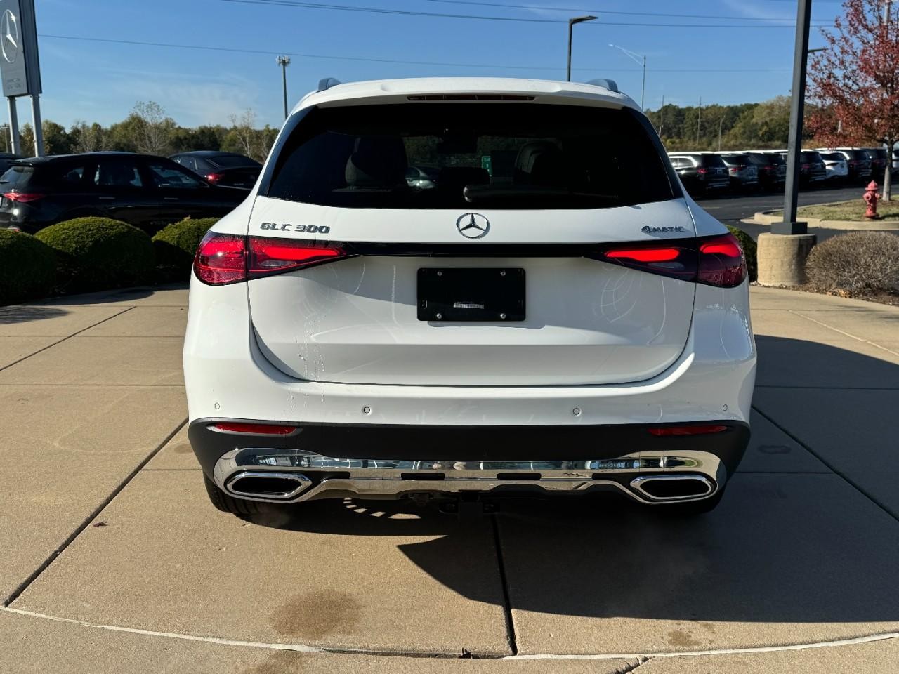 Mercedes-Benz GLC Vehicle Full-screen Gallery Image 9