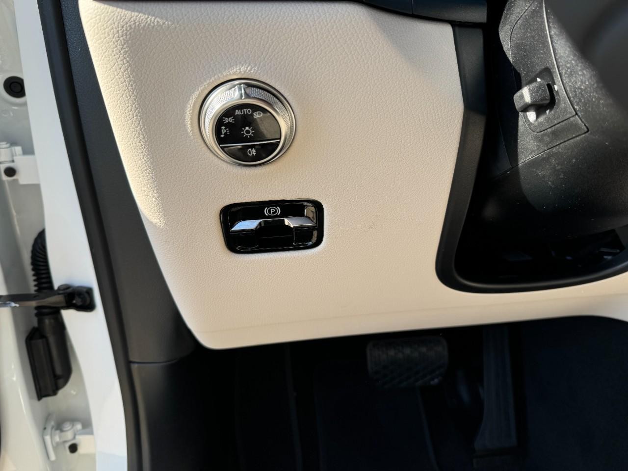 Mercedes-Benz GLC Vehicle Full-screen Gallery Image 30