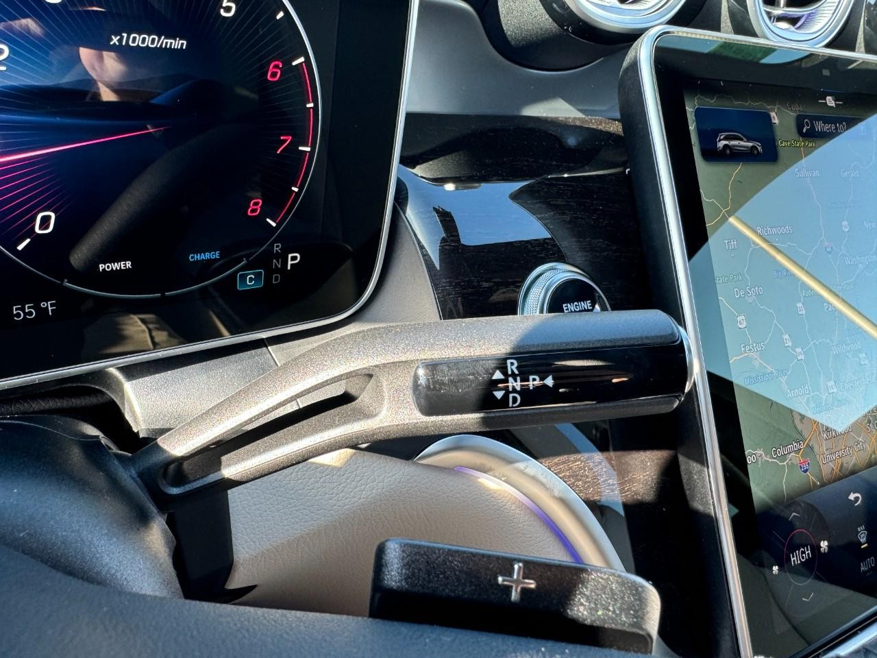 Mercedes-Benz GLC Vehicle Full-screen Gallery Image 34