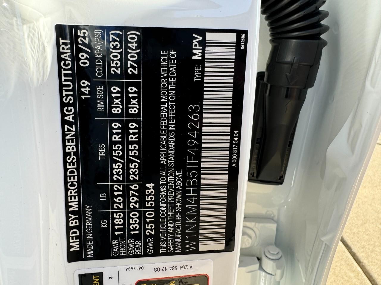 Mercedes-Benz GLC Vehicle Full-screen Gallery Image 36