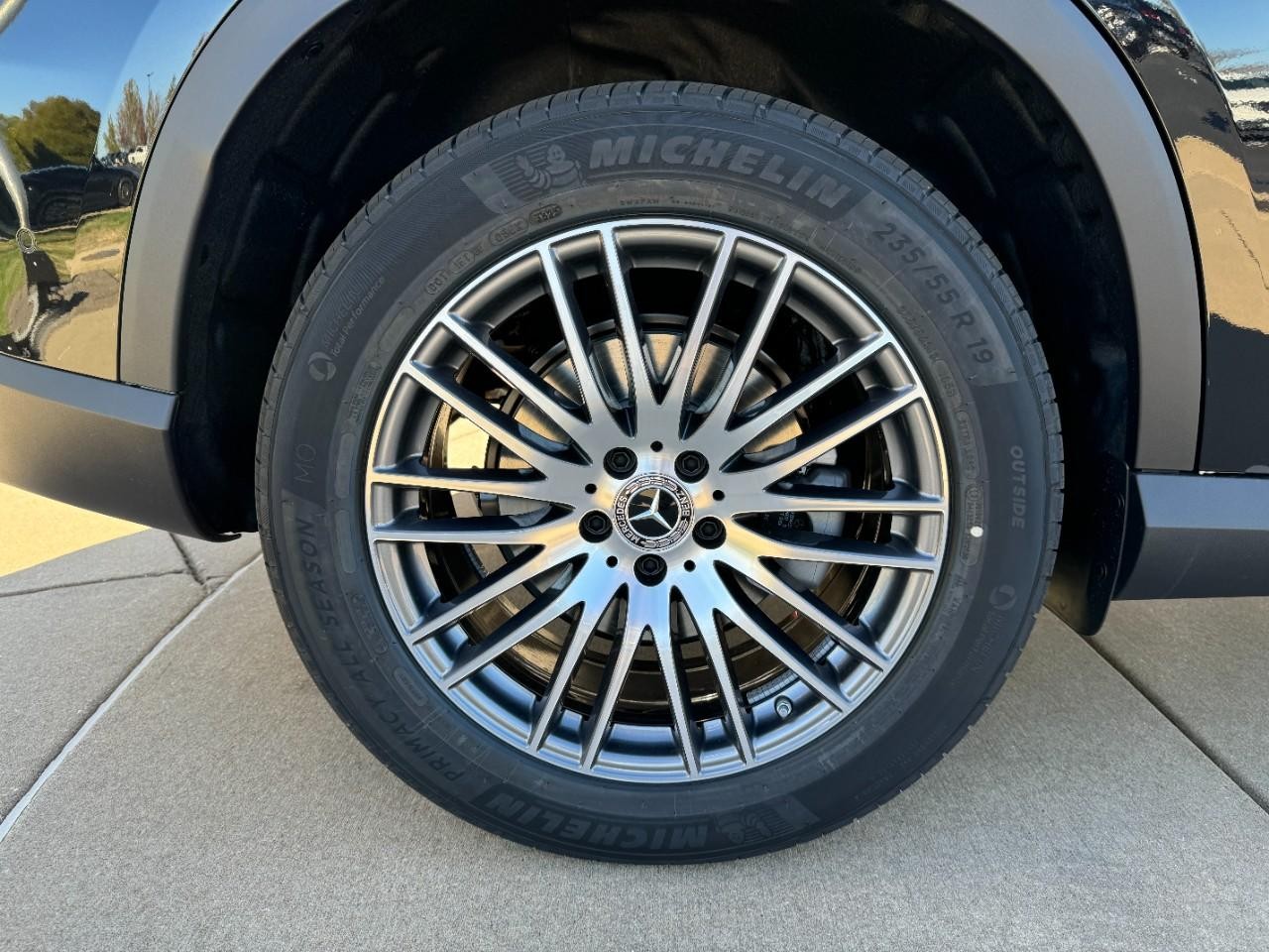 Mercedes-Benz GLC Vehicle Full-screen Gallery Image 5