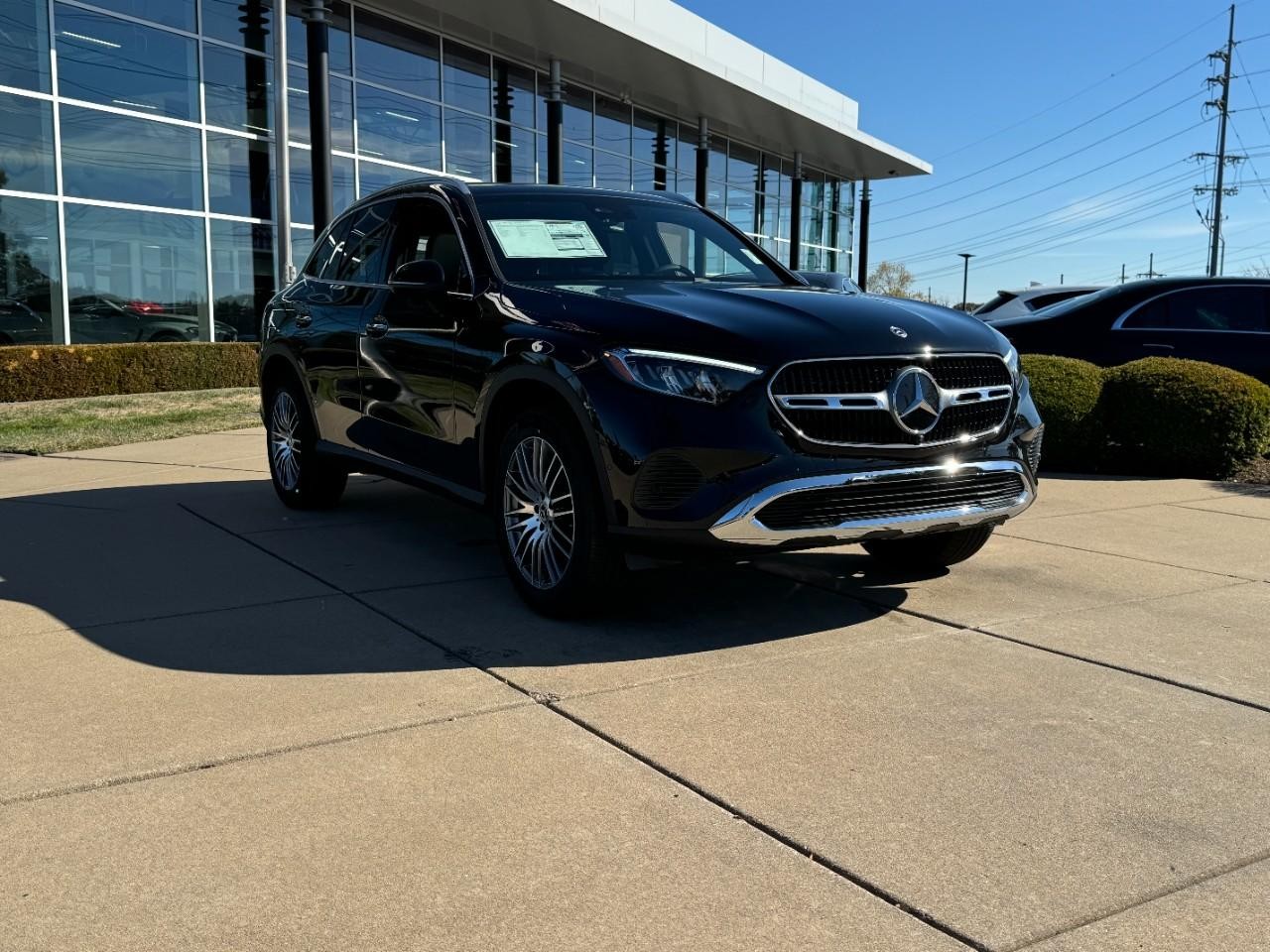 Mercedes-Benz GLC Vehicle Full-screen Gallery Image 6