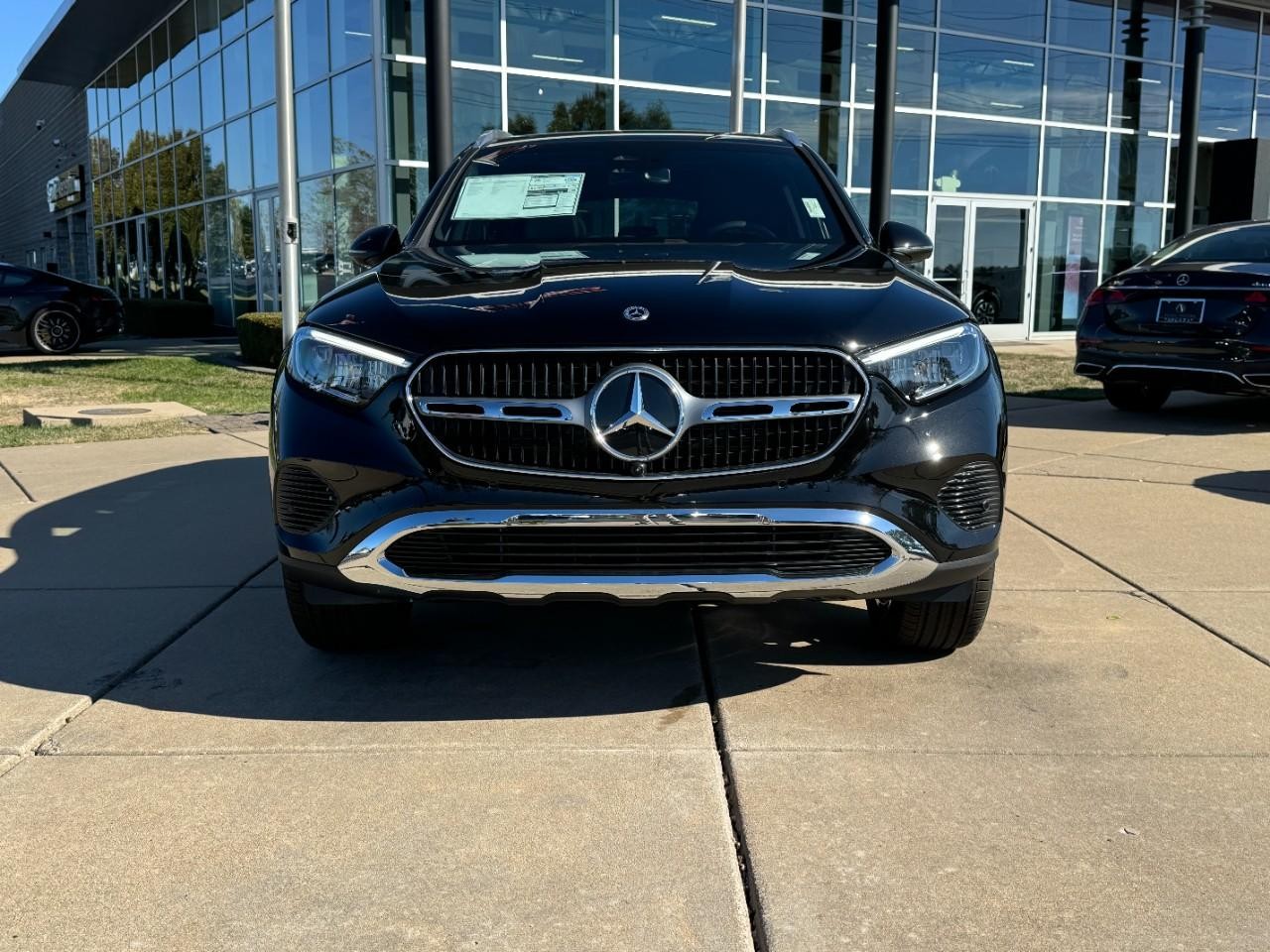 Mercedes-Benz GLC Vehicle Full-screen Gallery Image 7