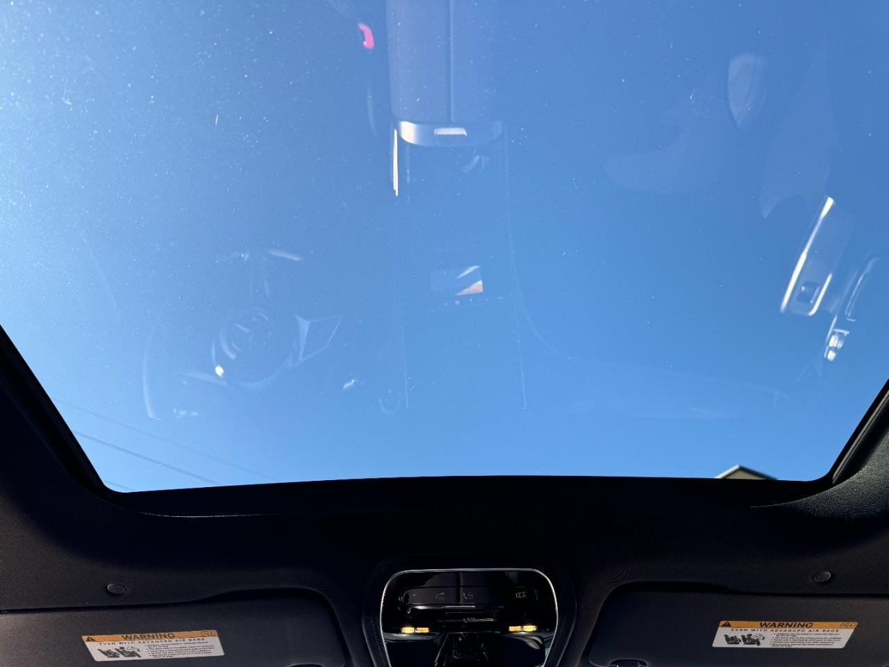 Mercedes-Benz GLC Vehicle Full-screen Gallery Image 11