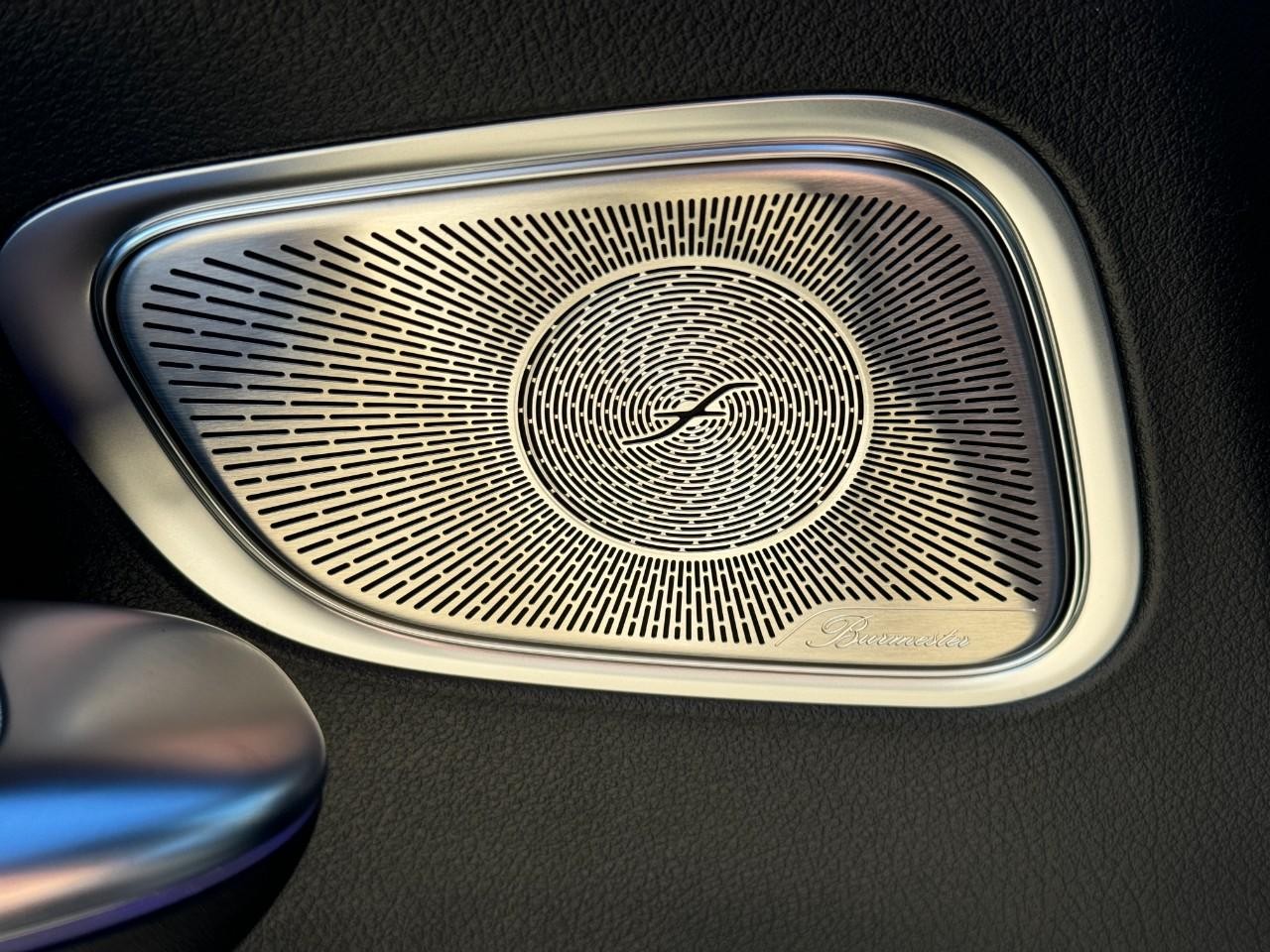 Mercedes-Benz GLC Vehicle Full-screen Gallery Image 25