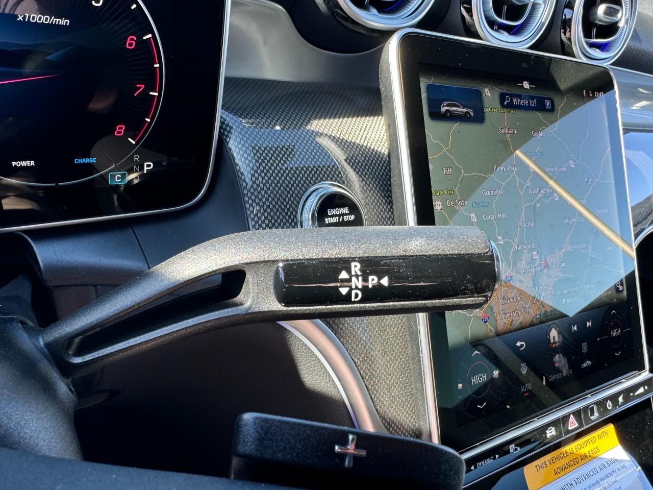 Mercedes-Benz GLC Vehicle Full-screen Gallery Image 34