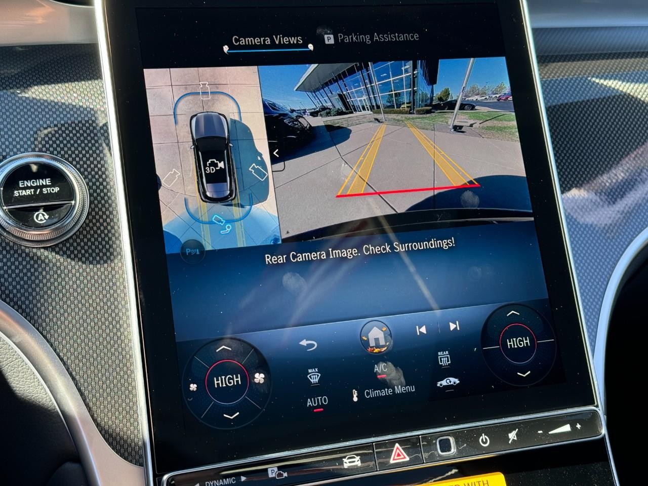 Mercedes-Benz GLC Vehicle Full-screen Gallery Image 35