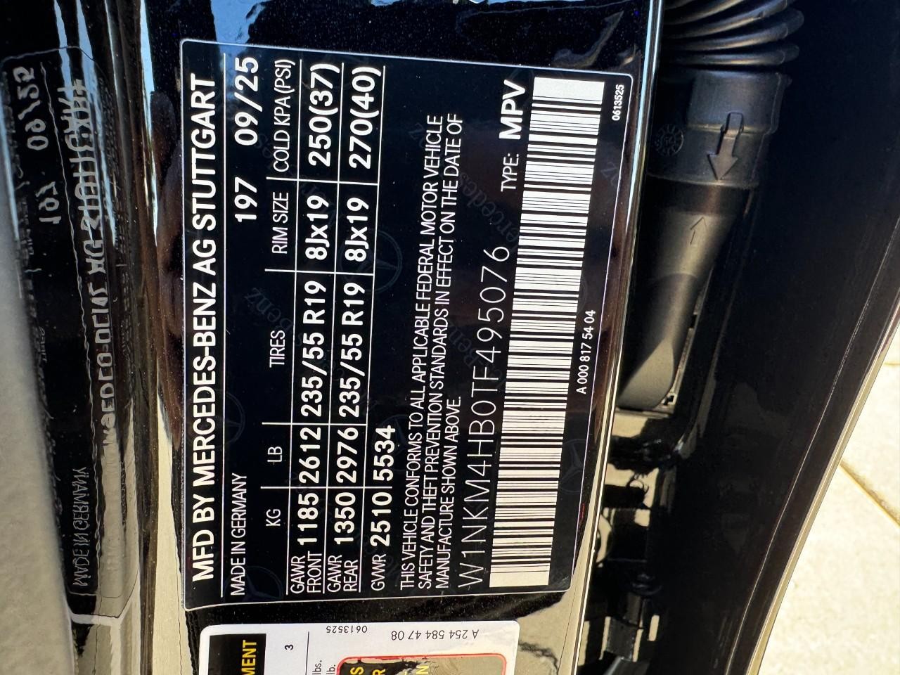 Mercedes-Benz GLC Vehicle Full-screen Gallery Image 36