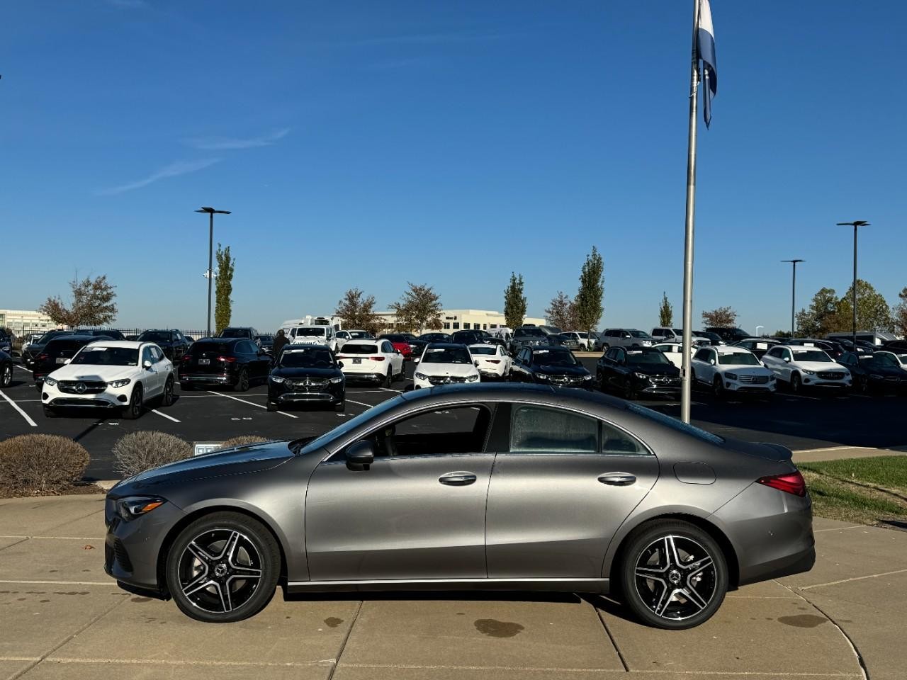 Mercedes-Benz CLA Vehicle Full-screen Gallery Image 2