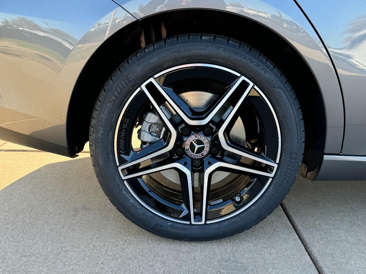 Mercedes-Benz CLA Vehicle Full-screen Gallery Image 5