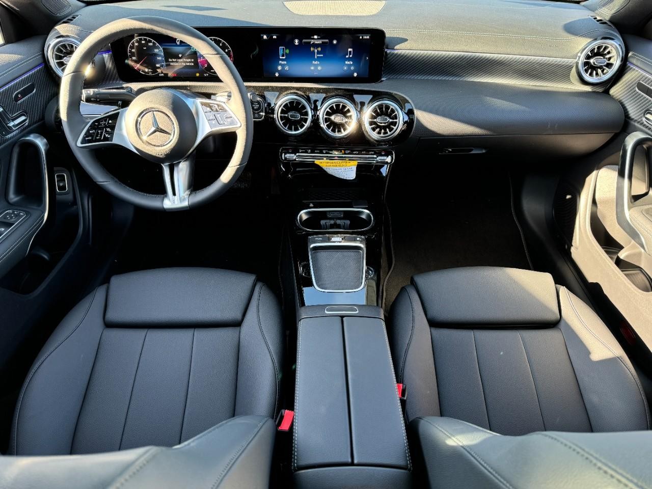 Mercedes-Benz CLA Vehicle Full-screen Gallery Image 12