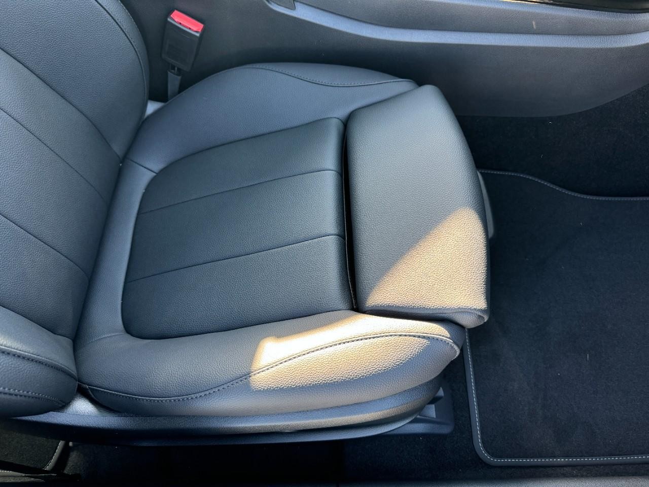 Mercedes-Benz CLA Vehicle Full-screen Gallery Image 19