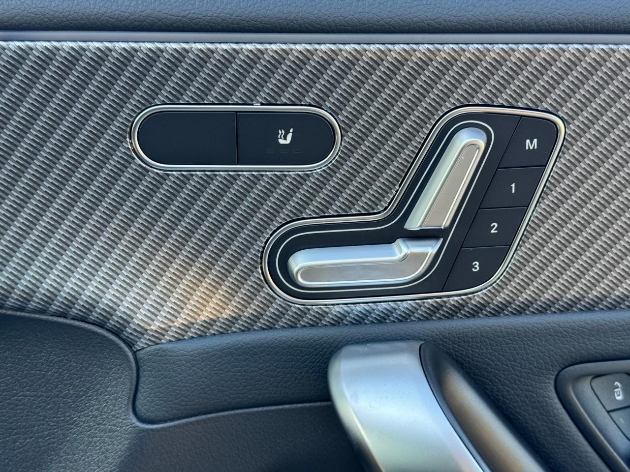 Mercedes-Benz CLA Vehicle Full-screen Gallery Image 21