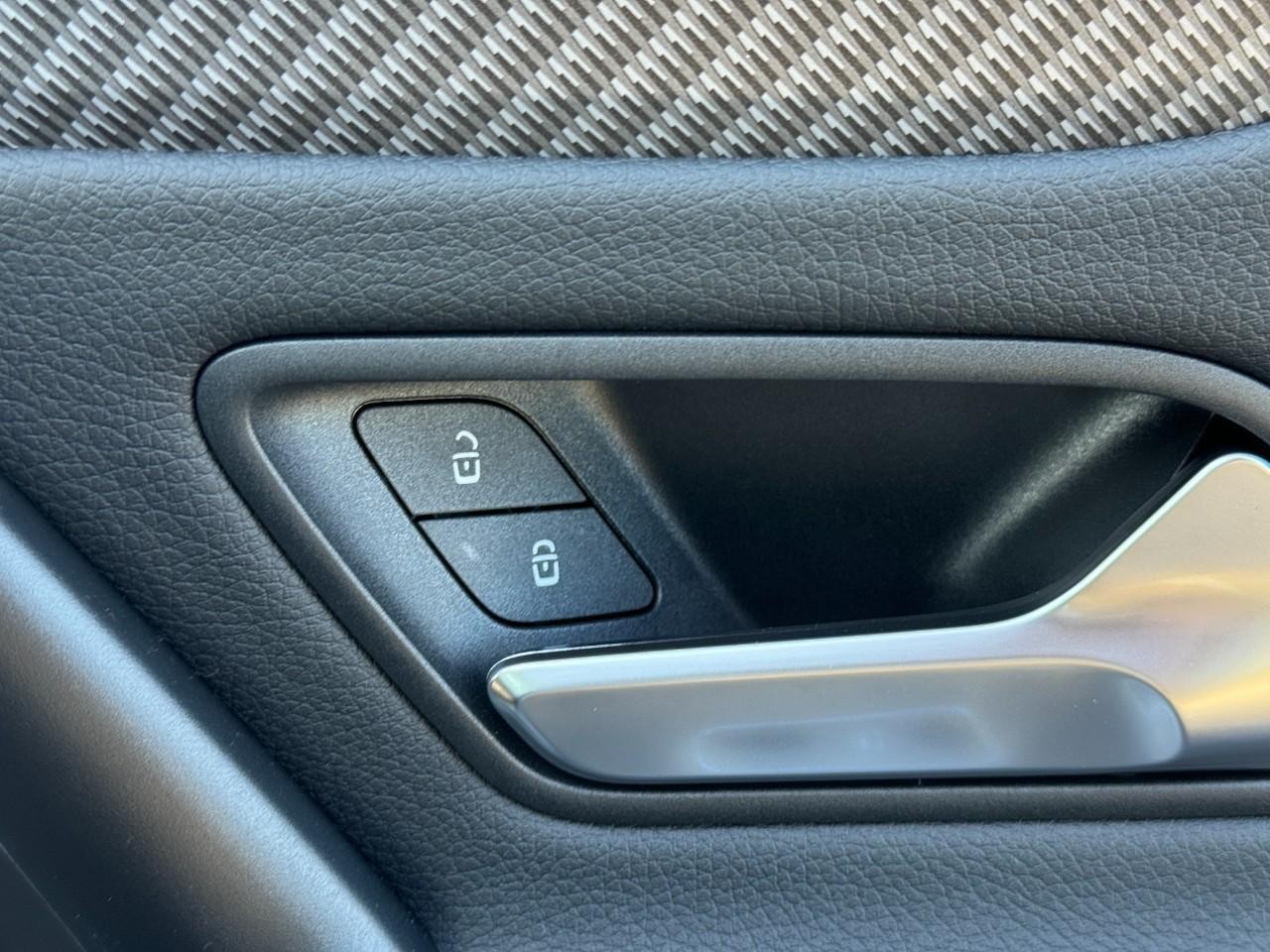 Mercedes-Benz CLA Vehicle Full-screen Gallery Image 22