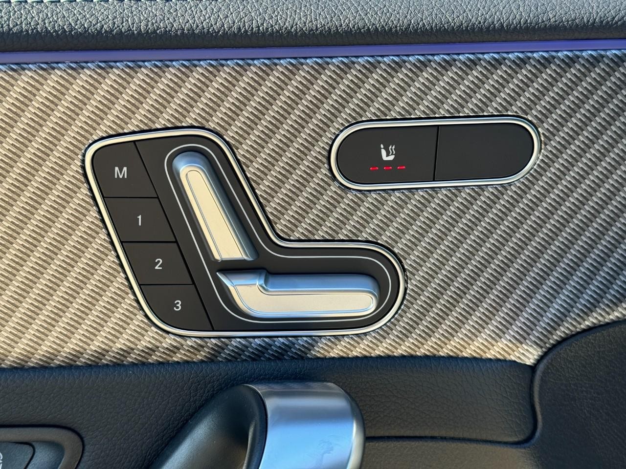 Mercedes-Benz CLA Vehicle Full-screen Gallery Image 24