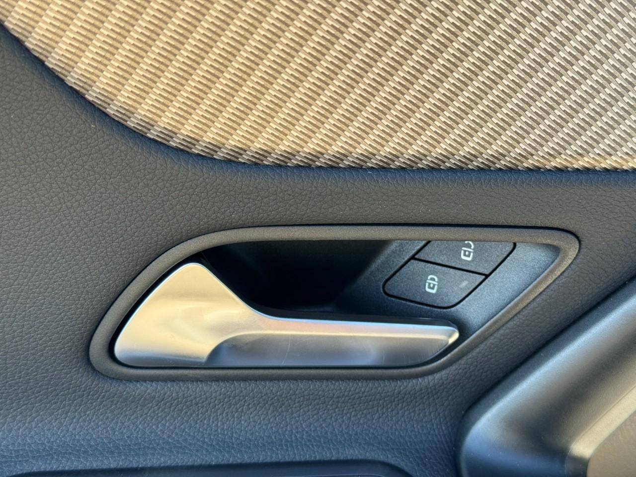 Mercedes-Benz CLA Vehicle Full-screen Gallery Image 25