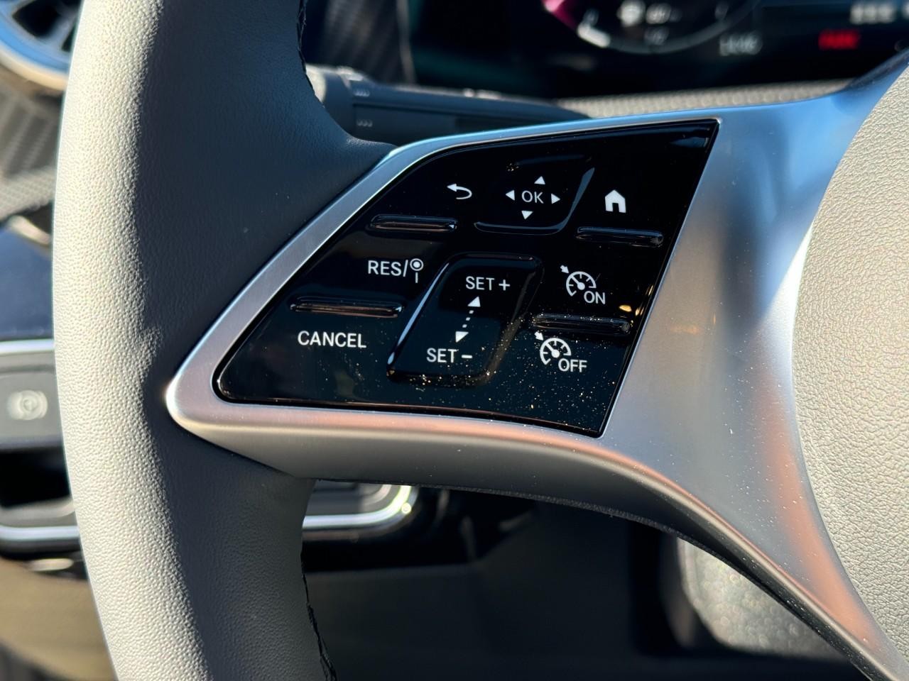 Mercedes-Benz CLA Vehicle Full-screen Gallery Image 32