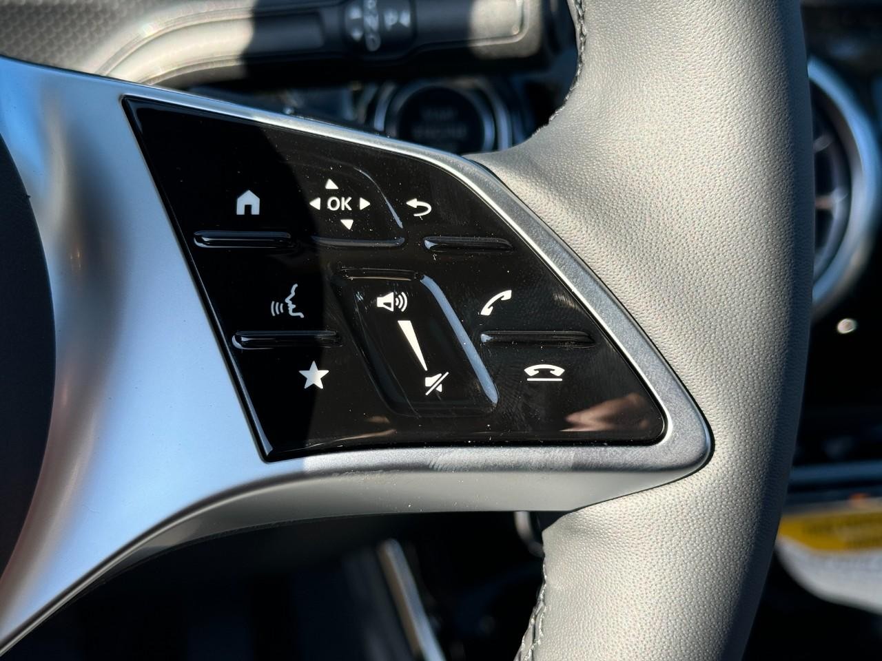 Mercedes-Benz CLA Vehicle Full-screen Gallery Image 33