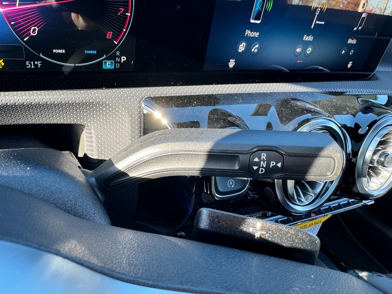 Mercedes-Benz CLA Vehicle Full-screen Gallery Image 35