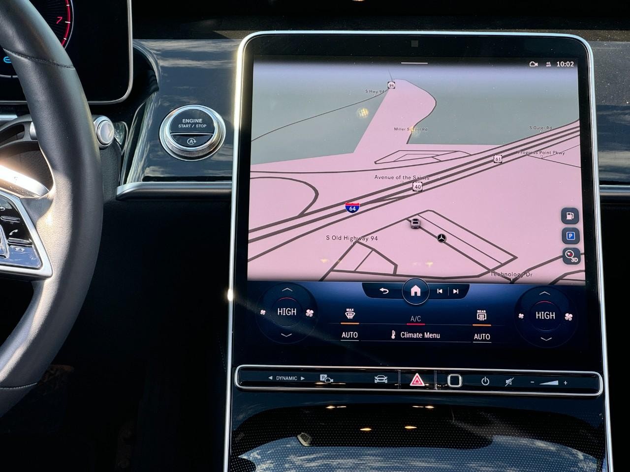 Mercedes-Benz S-Class Vehicle Full-screen Gallery Image 14