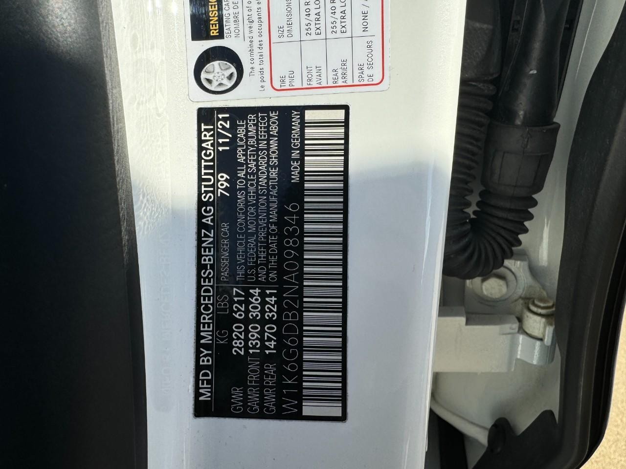 Mercedes-Benz S-Class Vehicle Full-screen Gallery Image 34