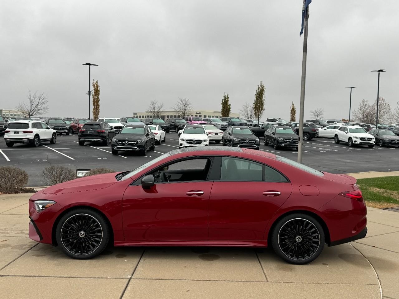Mercedes-Benz CLA Vehicle Full-screen Gallery Image 2