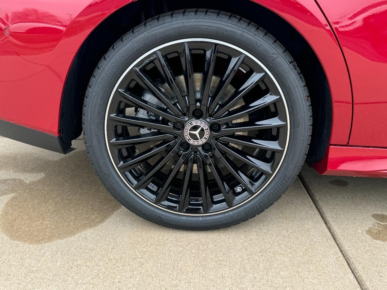 Mercedes-Benz CLA Vehicle Full-screen Gallery Image 5