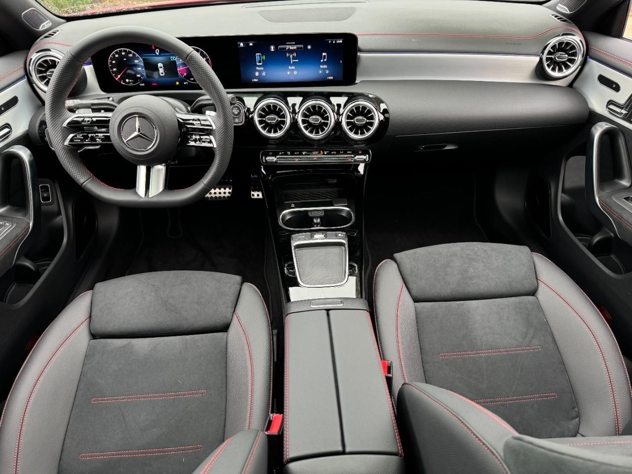 Mercedes-Benz CLA Vehicle Full-screen Gallery Image 12