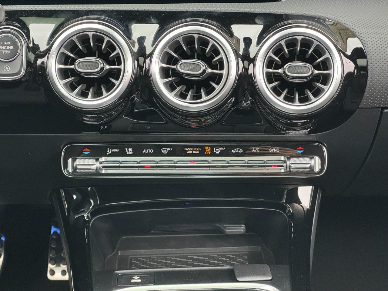 Mercedes-Benz CLA Vehicle Full-screen Gallery Image 15