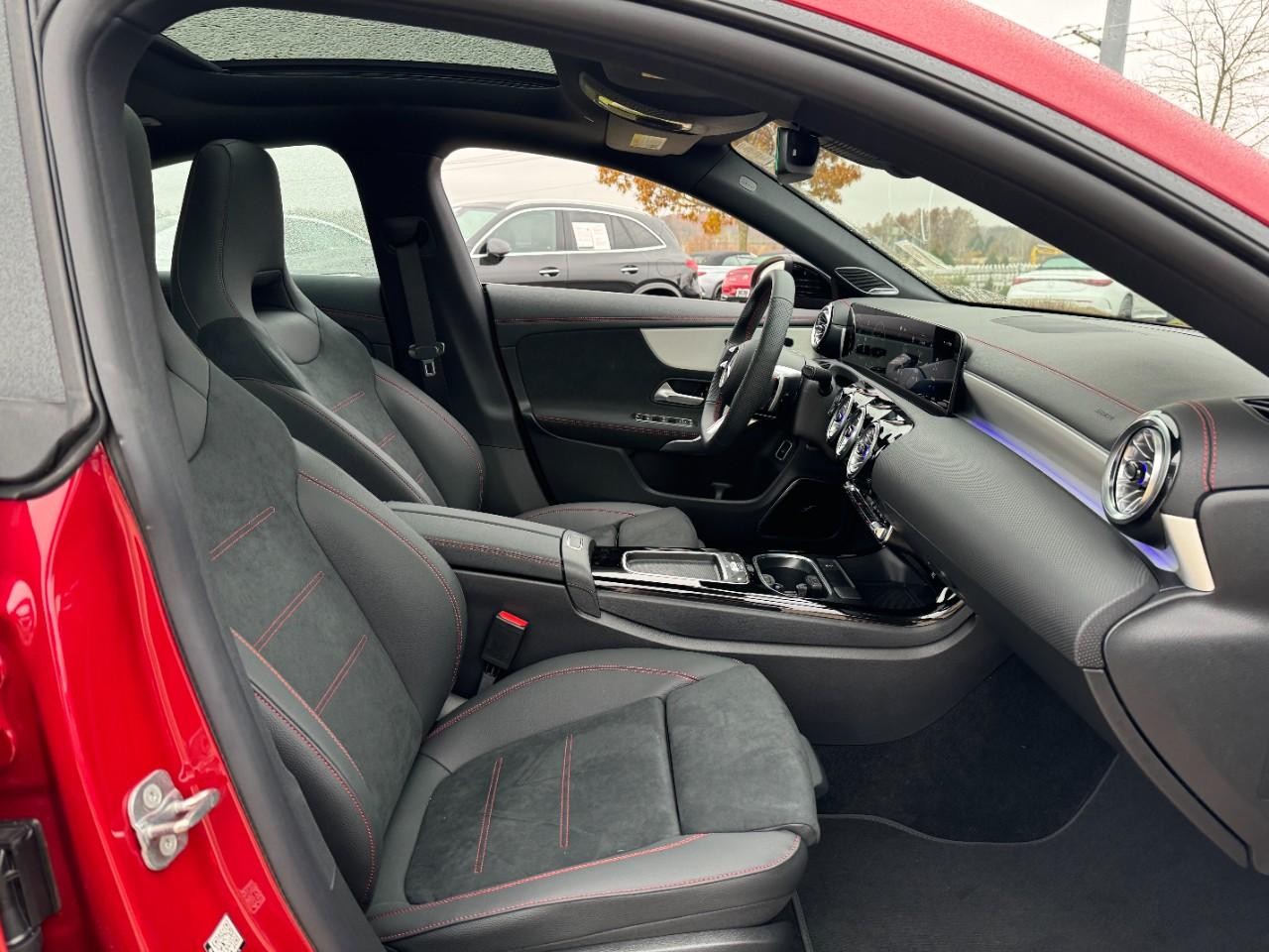 Mercedes-Benz CLA Vehicle Full-screen Gallery Image 17