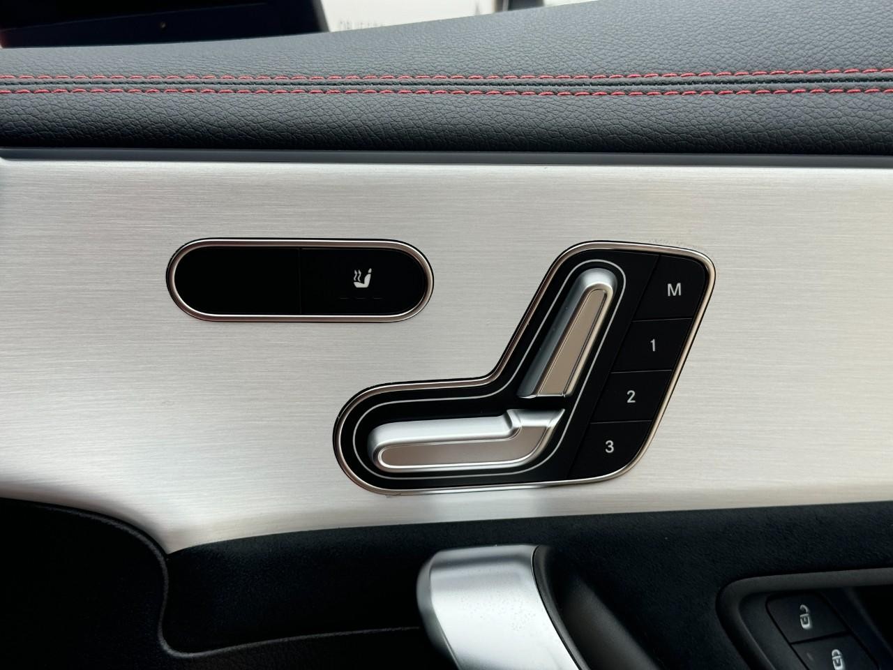 Mercedes-Benz CLA Vehicle Full-screen Gallery Image 20