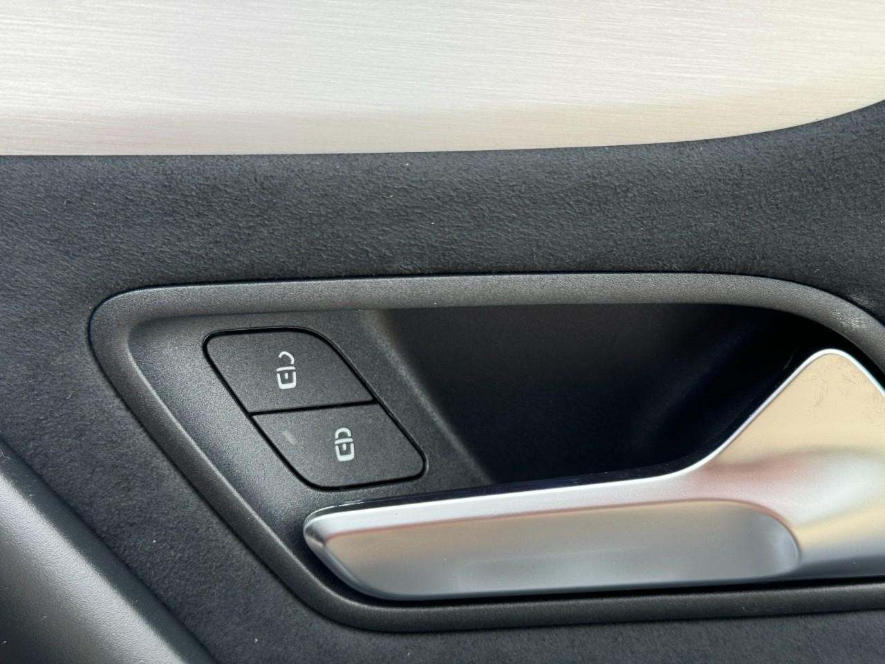 Mercedes-Benz CLA Vehicle Full-screen Gallery Image 21