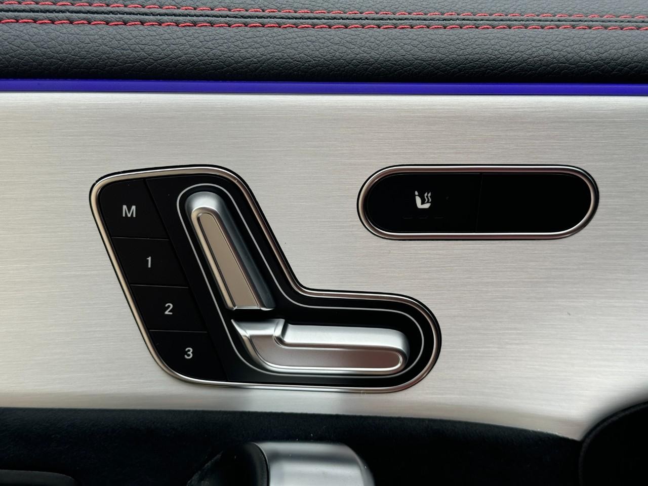 Mercedes-Benz CLA Vehicle Full-screen Gallery Image 23