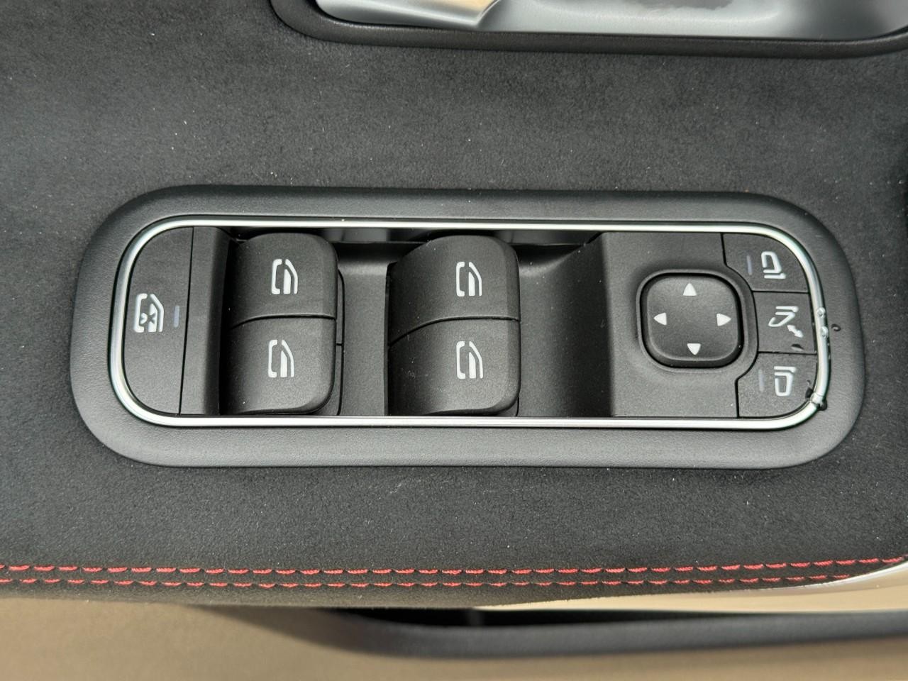 Mercedes-Benz CLA Vehicle Full-screen Gallery Image 25