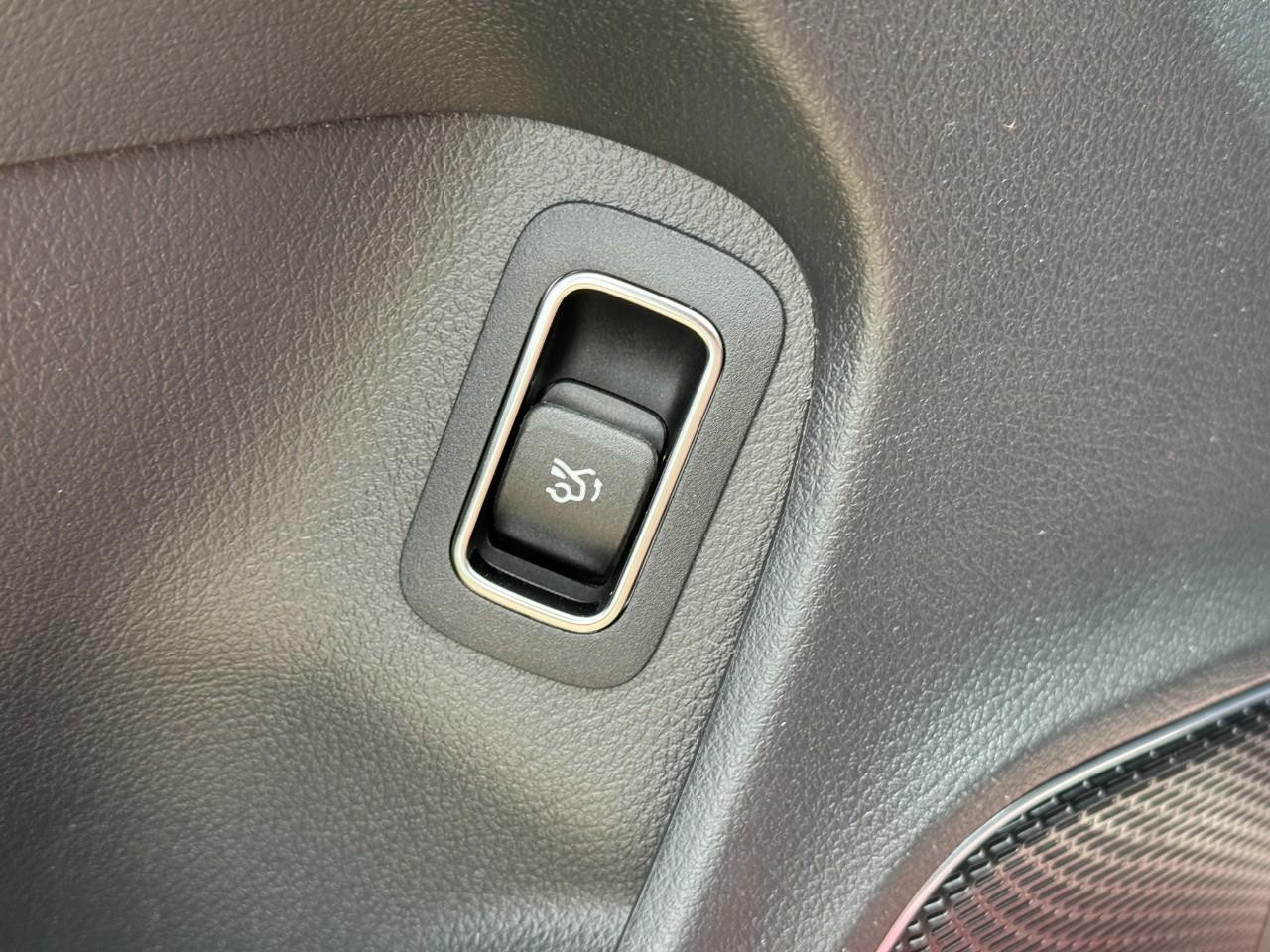 Mercedes-Benz CLA Vehicle Full-screen Gallery Image 26