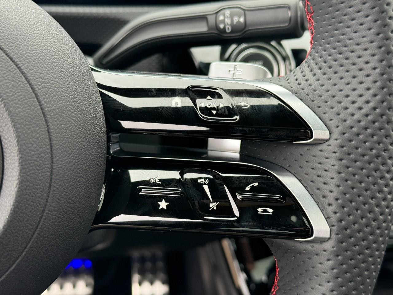 Mercedes-Benz CLA Vehicle Full-screen Gallery Image 32