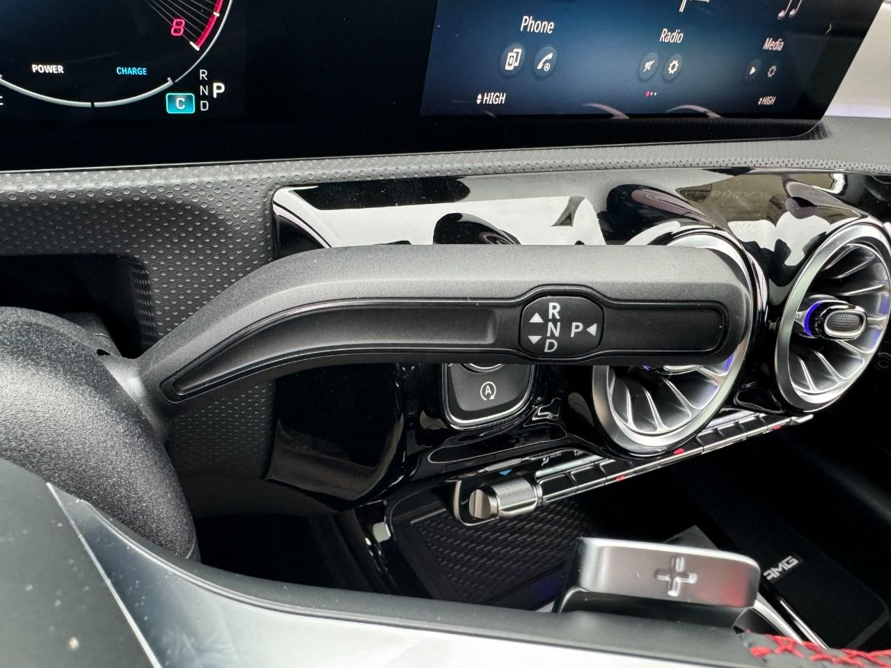 Mercedes-Benz CLA Vehicle Full-screen Gallery Image 34