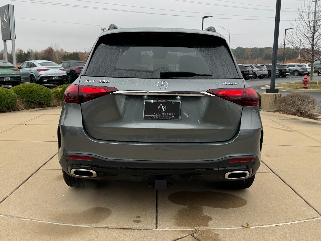 Mercedes-Benz GLE Vehicle Full-screen Gallery Image 9