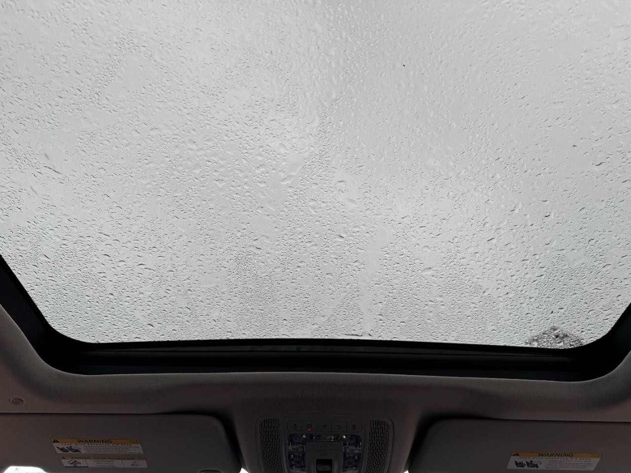 Mercedes-Benz GLE Vehicle Full-screen Gallery Image 11