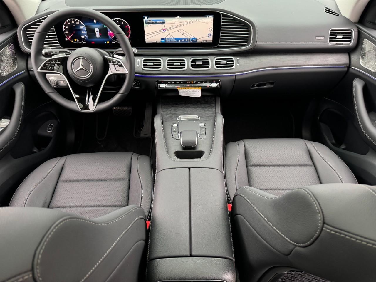 Mercedes-Benz GLE Vehicle Full-screen Gallery Image 12