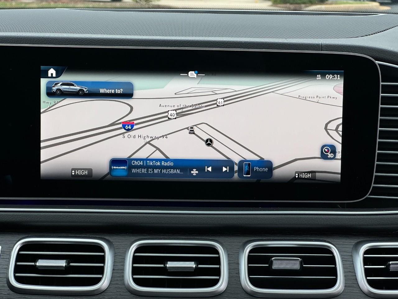 Mercedes-Benz GLE Vehicle Full-screen Gallery Image 14