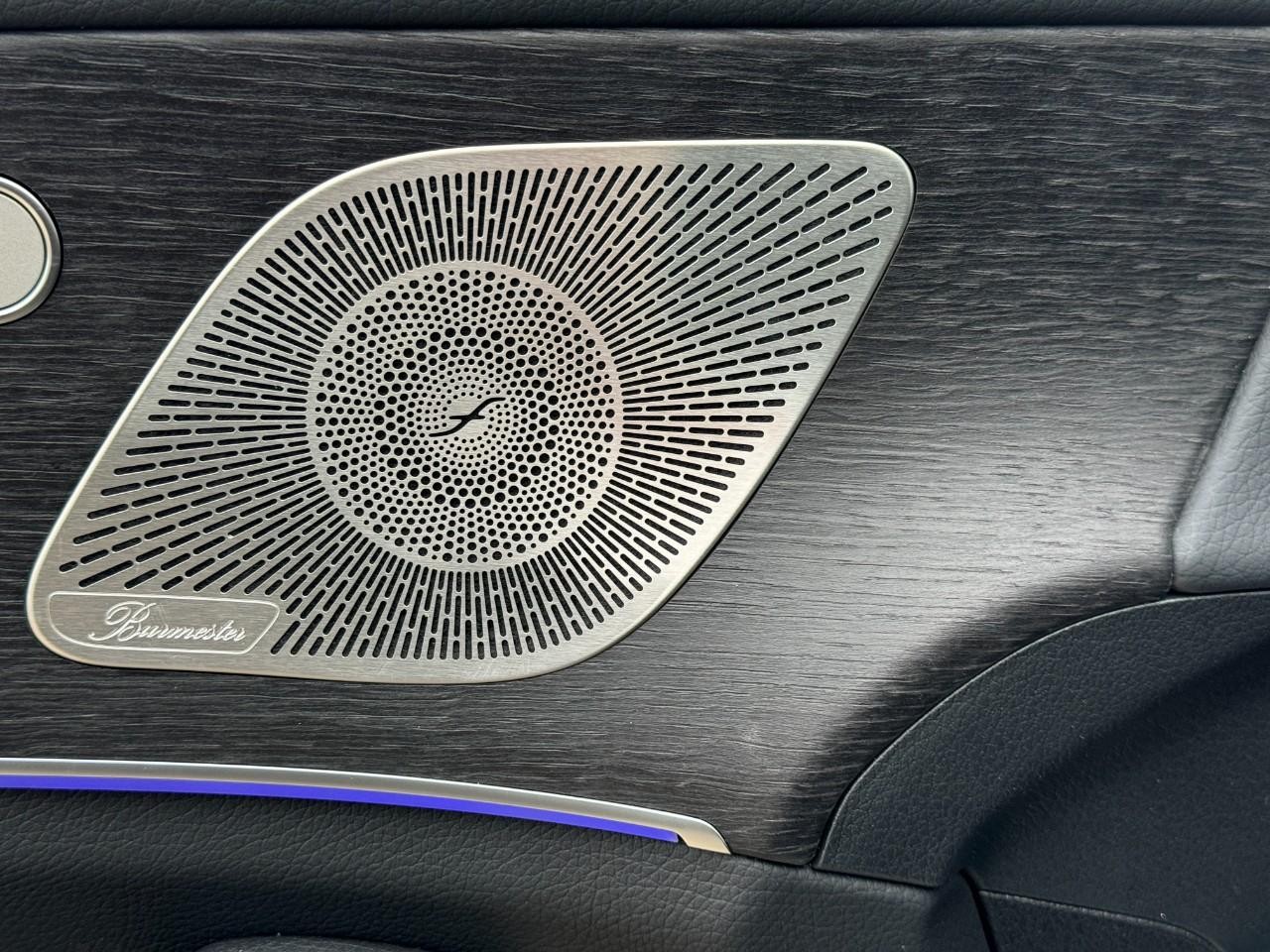 Mercedes-Benz GLE Vehicle Full-screen Gallery Image 23