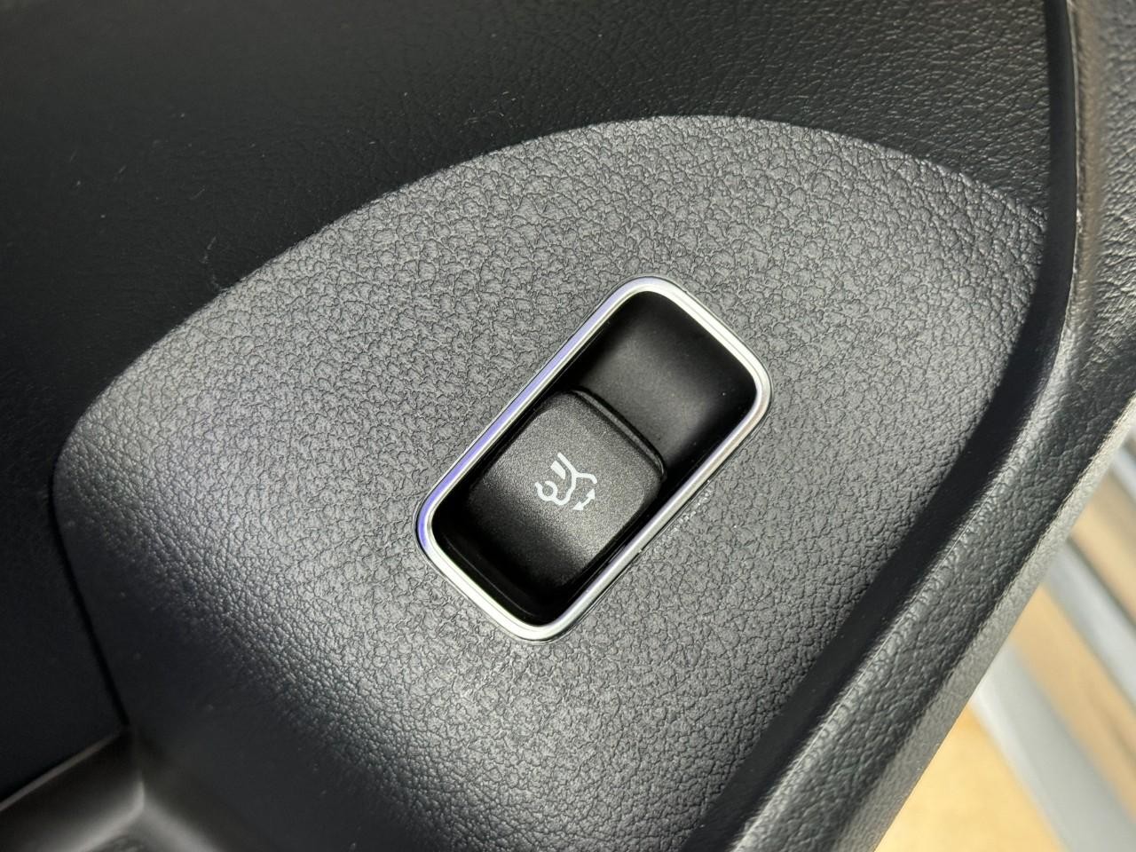 Mercedes-Benz GLE Vehicle Full-screen Gallery Image 27