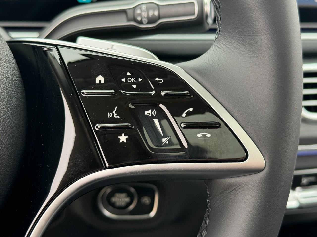 Mercedes-Benz GLE Vehicle Full-screen Gallery Image 33