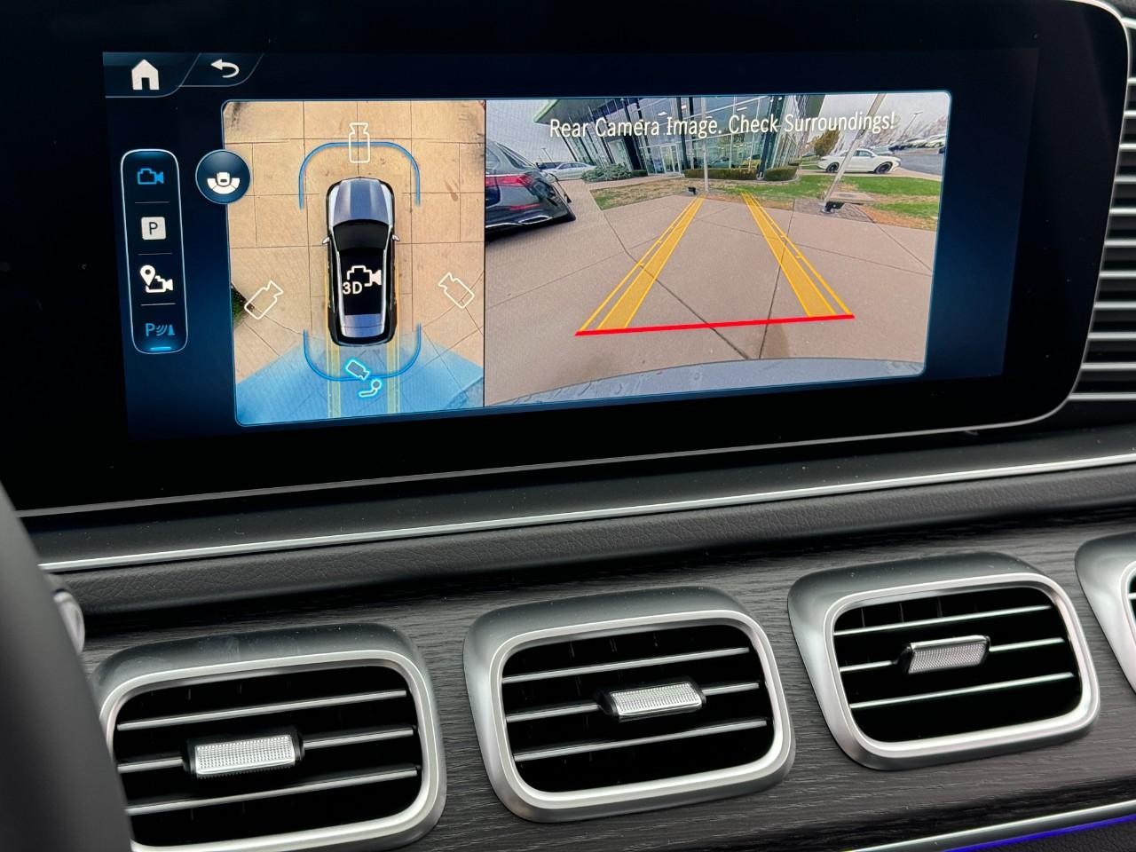 Mercedes-Benz GLE Vehicle Full-screen Gallery Image 36