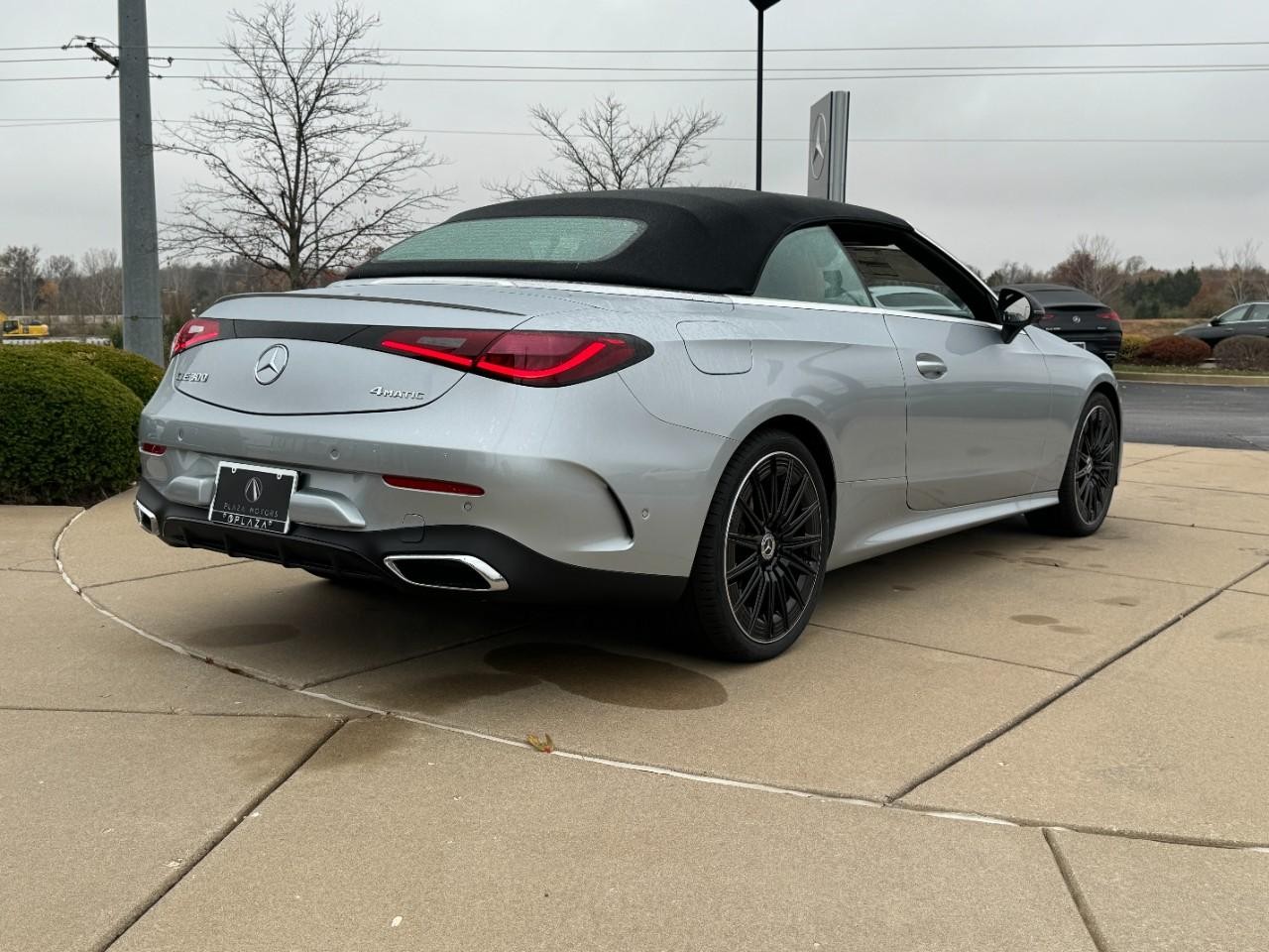 Mercedes-Benz CLE Vehicle Full-screen Gallery Image 4